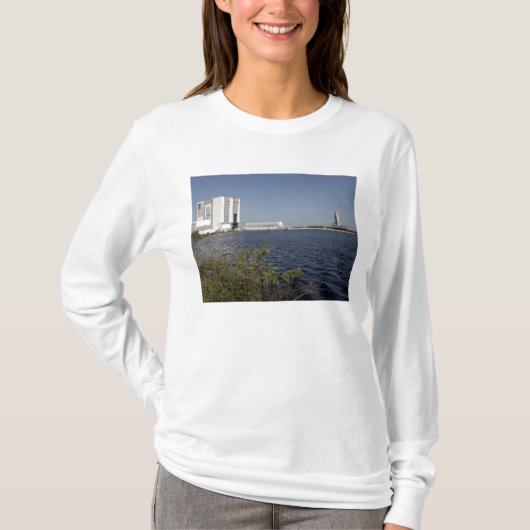 Over het bekken bekeken, Space Shuttle Atlantis T-shirt (Voorkant)
