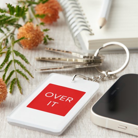 "OVER IT" Statement Graphic Tee Design Sleutelhanger (Voorkant Rechts)