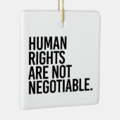 Over mensenrechten wordt niet onderhandeld keramisch ornament (Rechts)