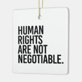 Over mensenrechten wordt niet onderhandeld keramisch ornament (Links)