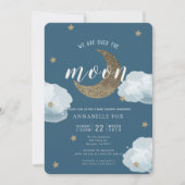 Over the Moon Midnight Blue Baby shower Invitation Kaart (Voorkant)