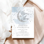 Over the Moon Silver Stars Blue Baby shower Kaart<br><div class="desc">Deze mooie uitnodiging bevat een eenvoudig ontwerp van de maan en sterren en een scriptkop. Pas de tekst op het formulier sjabloon aan. Selecteer de optie om verder aan te passen om de doopvontstijl,  de kleur en de grootte te veranderen.</div>