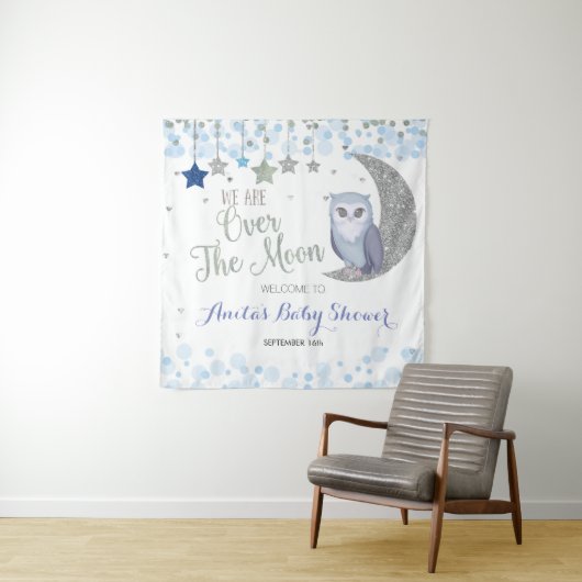 Over the Moon Uil Baby Shower Wandtapijt Wandkleed (In situ)