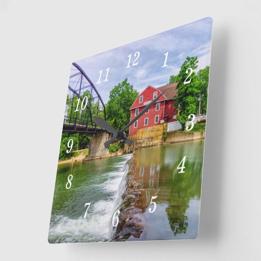 Over War Eagle Creek waterval muur klok (Hoek)