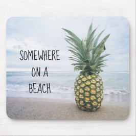Overal op een strand ananas muismat