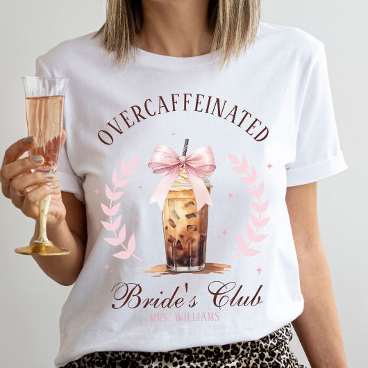 Overcaffeïnated Bruidsclub IJskoffie Mevrouw Naam T-shirt