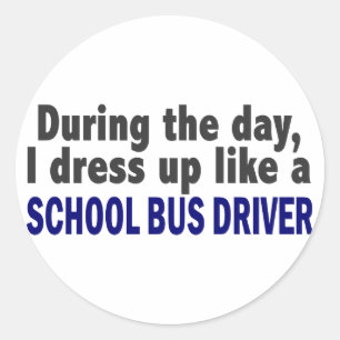 Overdag verkleed ik me als een schoolbuschauffeur ronde sticker