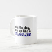 Overdag zet ik geheim servicesagent op koffiemok (Voorkant links)