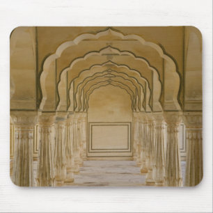 Overdekte arcade met zuilen in het Amber Palace, Muismat