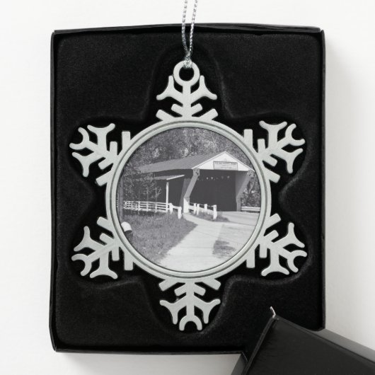 Overdekte Brug Tin Sneeuwvlok Ornament (Kistje)
