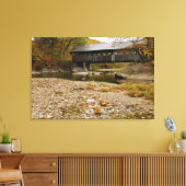 Overdekte brug van Newry over rivier in de herfst Canvas Afdruk (Insitu (Woonkamer))
