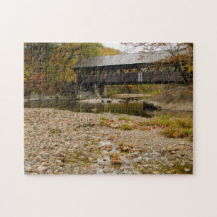Overdekte brug van Newry over rivier in de herfst Legpuzzel