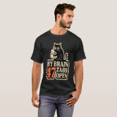 Overdenkende Kat Grappig Meme T-Shirt (Voorkant volledig)