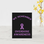 Overdosis Awareness Month Paarse lint We Remember Kaart (Gele Bloem)
