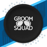Overeenkomstige groep bruidsjonkers vrijgezellenfe papieren bordje<br><div class="desc">Dit geweldige "Groom Squad"-ontwerp is perfect voor je trouwfeestgroep bruidsjonkers om te dragen op een vrijgezellenfeest of verlovingsfeest om je laatste avond uit met de jongens te vieren voordat je gaat trouwen! Het ontwerp bevat een "Groom Squad" vrijgezellenfeest-thema met een grafische afbeelding van een zonnebril. Perfect voor trouwfoto's of om...</div>