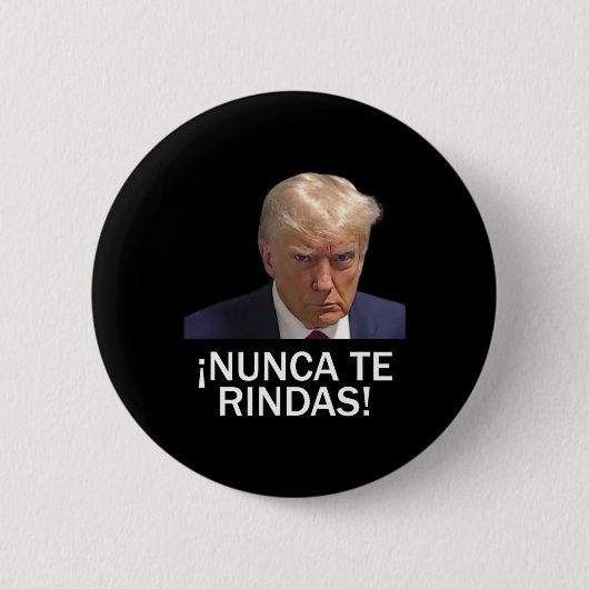 Overgave Trump augustus 2023 Ronde Button 5,7 Cm (Voorkant)