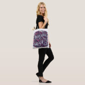 Overgeven aan Serendipiteit Tote Bag (Op model)
