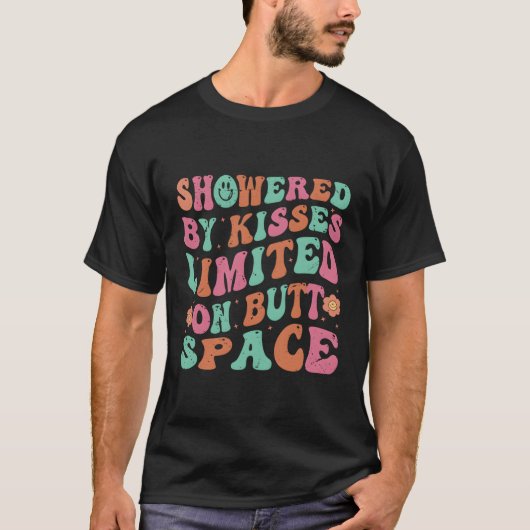 Overgoten door kussen op Butt Space T-shirt (Voorkant)