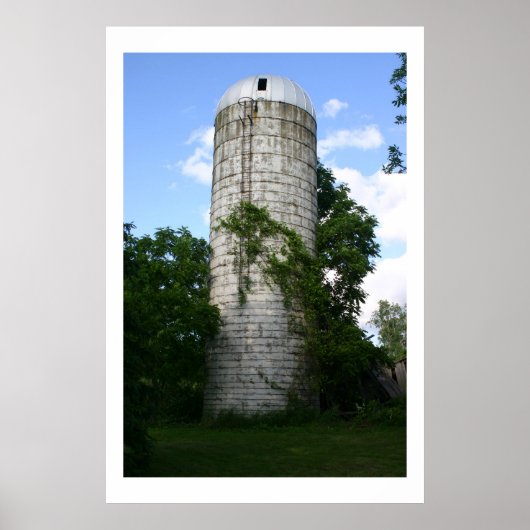 Overgrown Silo Poster (Voorkant)