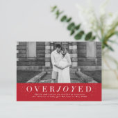 Overjoyed rode vakantie foto zwangerschap aankondi save the date (Staand voorkant)