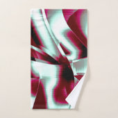 Overlappend gekromd lint in wijn tot verchroomd bad handdoek (Handdoek)