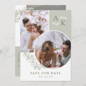 Overlappende foto's van het gras- en olijfgroen save the date (Voorkant / Achterkant)