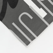 Overlappende namen all-over donkergrijs fleece deken (Hoek)