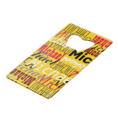 Overlappende namen all-over geel creditkaart flessenopener (Voorkant Gekanteld)