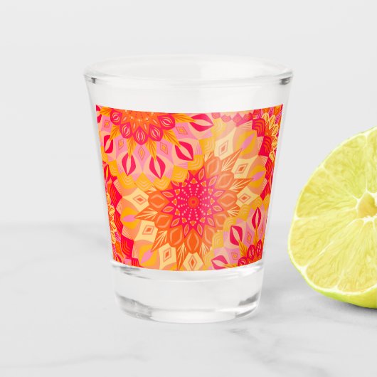 Overlapping Mandala Oranje Roze Geel Shot Glas (Voorkant)