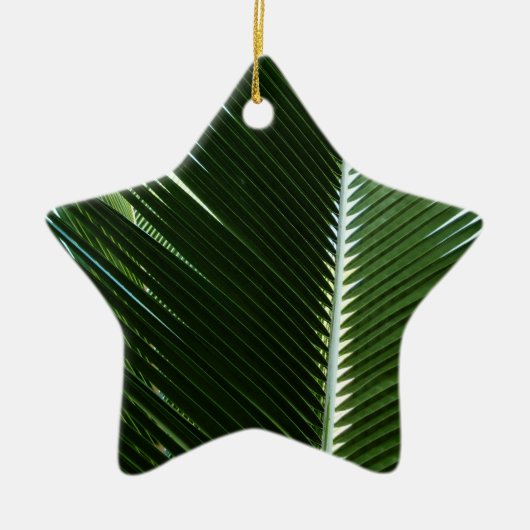 Overlapping Palm Fronds Tropical Green Abstract Keramisch Ornament (Voorkant)