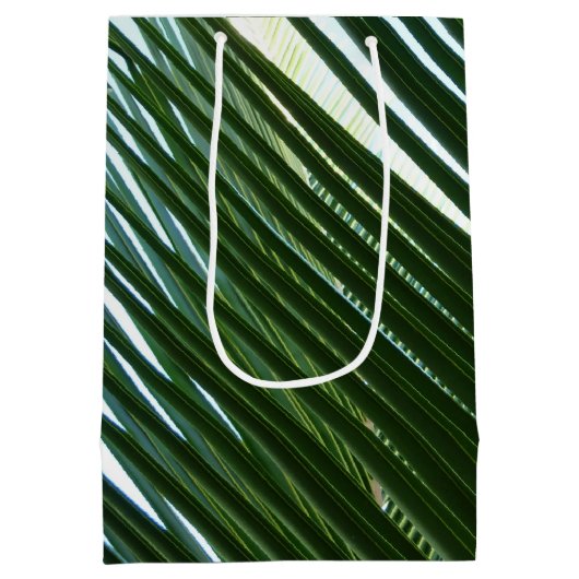 Overlapping Palm Fronds Tropical Green Abstract Medium Cadeauzakje (Achterkant)