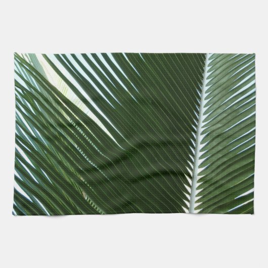 Overlapping Palm Fronds Tropical Green Abstract Theedoek (Horizontaal)