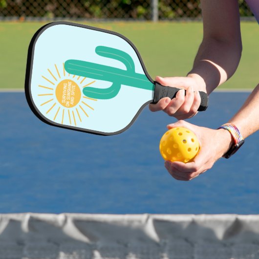 Overleven op zonneschijn en spit pickleball paddle (Insitu)