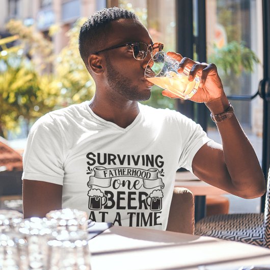 Overleven van het vaderschap, een biertje per keer t-shirt