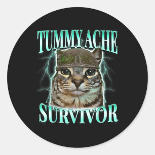 Overlevende kat met buikpijn meme grappige spreuk ronde sticker