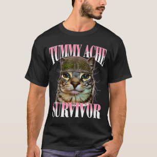 Overlevende kat met buikpijn meme grappige spreuk t-shirt