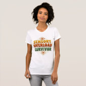 Overlever van sensorische overbelasting Retro teks T-shirt (Voorkant volledig)