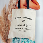 overlevingsuitrusting | Bestemming Bruiloft Welkom Tote Bag<br><div class="desc">Groet uw gasten met een aantal belangrijke bruiloft survival essentials (water,  snacks,  pijnstiller,  verbanden,  naaikit,  enz) in deze schattige bestemming bruiloft welkomsttassen! Design kenmerken "[uw trouwlocatie] Survival Kit" in zwarte letters met een silhouet illustratie van een paar palmbomen. Personaliseer met uw namen en trouwdatum eronder.</div>