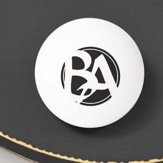 Oversized Initialen in wit en zwart Pingpongbal