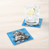 overspoelen van hond die aan tafel eet kartonnen onderzetters (Insitu)