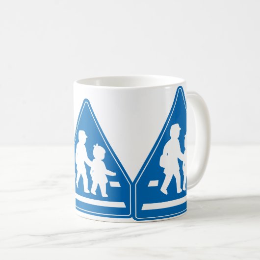Overstekende schoolkinderen >> Japans verkeersbord Koffiemok (Voorkant rechts)