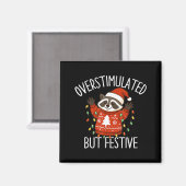 Overstimulated But Festive Christmas Racoon Men Wo Magneet (Voorkant / Achterkant)