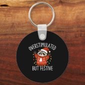 Overstimulated But Festive Christmas Racoon Men Wo Sleutelhanger (Voorkant)