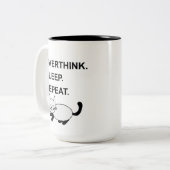 Overthink Sleep Repeat Slapen Kat Tweekleurige Koffiemok (Voorkant links)