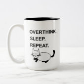 Overthink Sleep Repeat Slapen Kat Tweekleurige Koffiemok (Links)