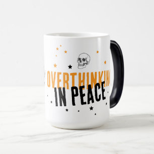 Overthinking In Peace - Zen Skeleton Spooky Season Magische Mok