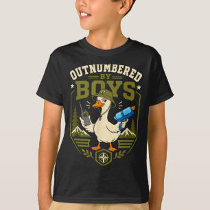 Overtroffen door jongens grappige moeder hiking ca t-shirt