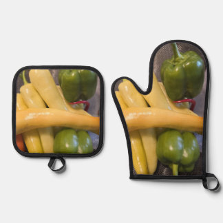 Overvloed aan pepers! ovenwant & pannenlap set