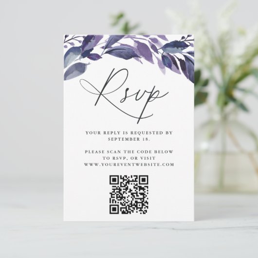 Overvloedig gebladerte violet botanische QR-code RSVP Kaartje (Staand voorkant)