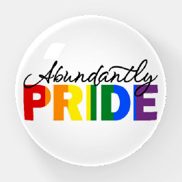 Overvloedig trots om Gay Paperweight te zijn